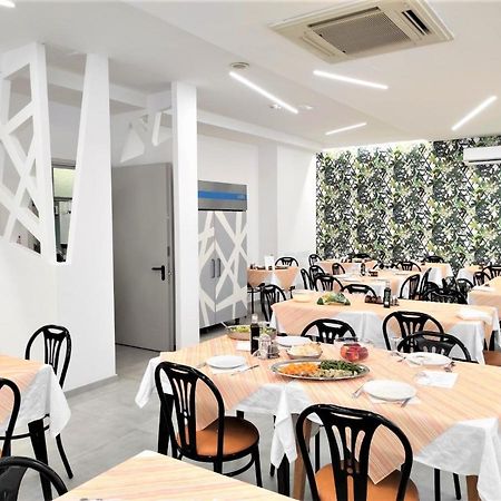 Hotel Madrid Римини Екстериор снимка