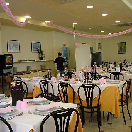 Hotel Madrid Римини Екстериор снимка