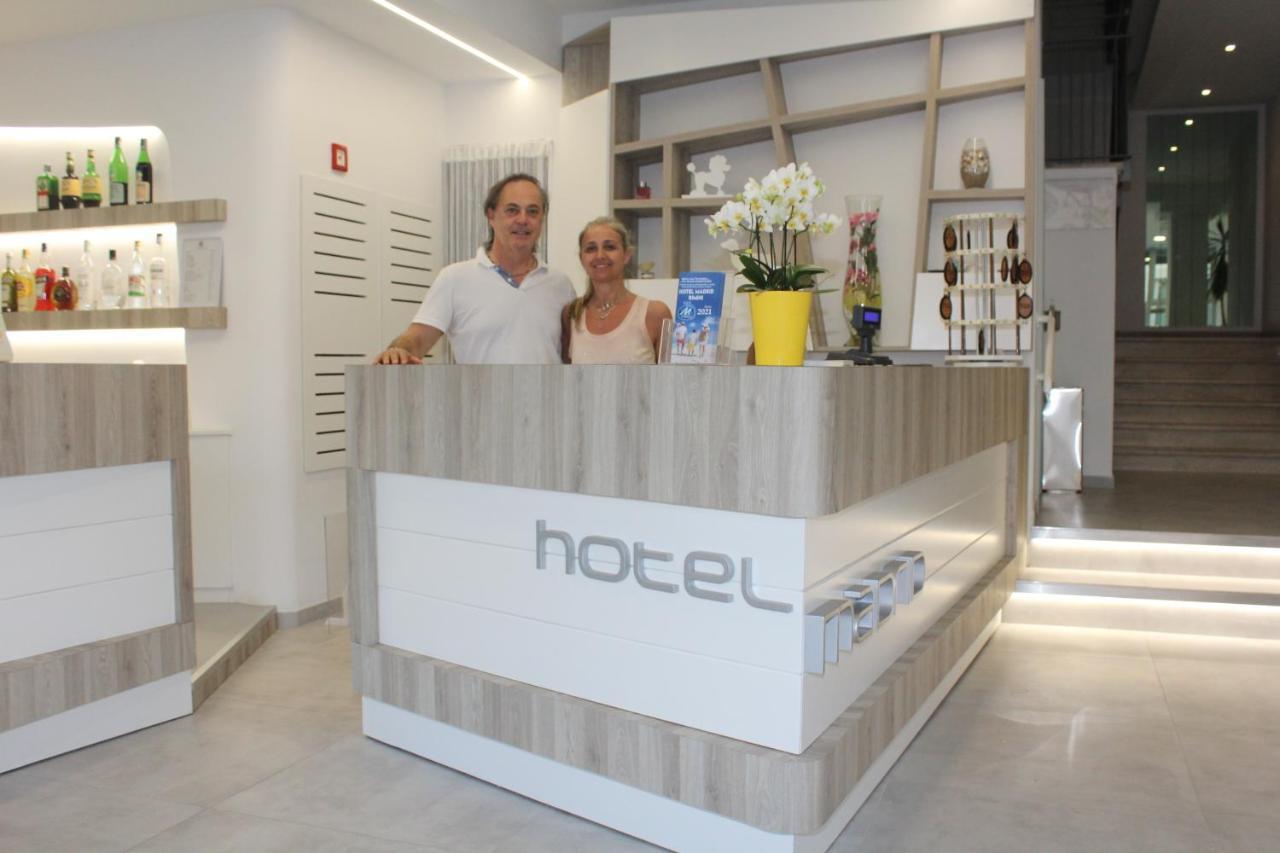 Hotel Madrid Римини Екстериор снимка