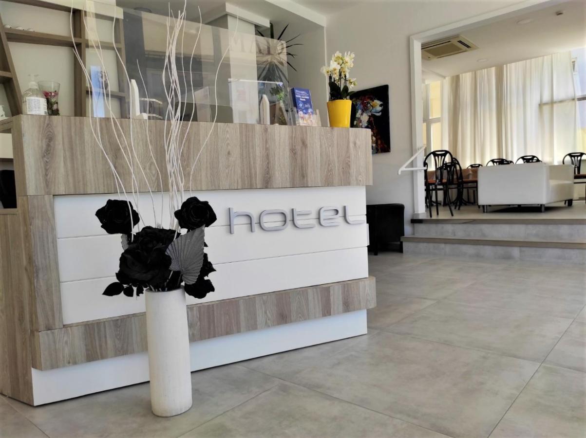 Hotel Madrid Римини Екстериор снимка