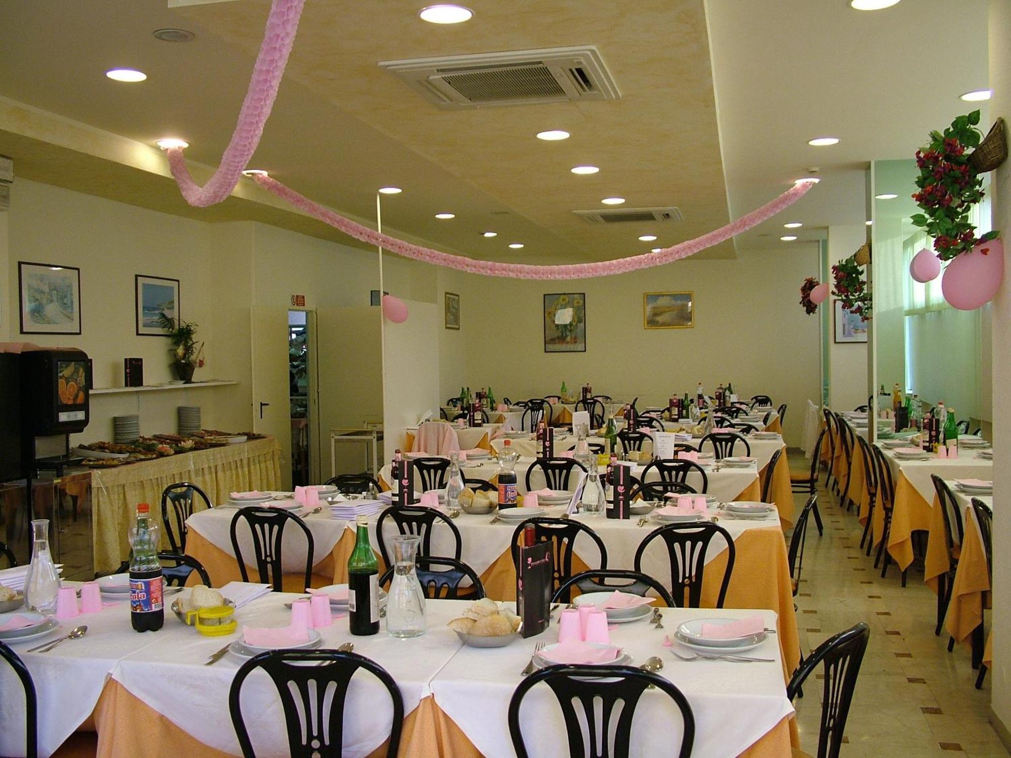 Hotel Madrid Римини Екстериор снимка