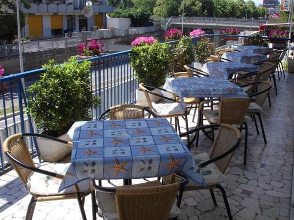 Hotel Madrid Римини Екстериор снимка