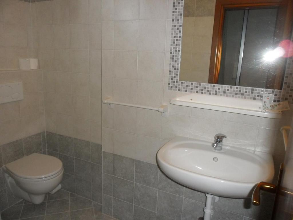 Hotel Madrid Римини Екстериор снимка