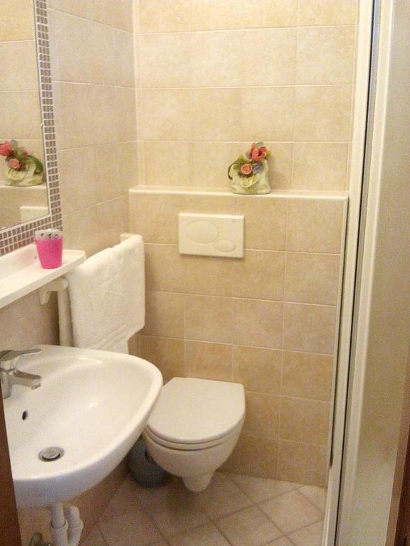 Hotel Madrid Римини Екстериор снимка