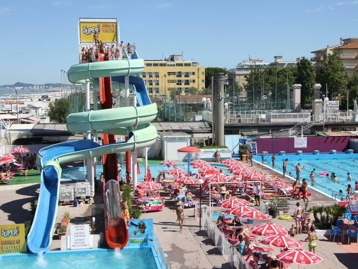 Hotel Madrid Римини Екстериор снимка